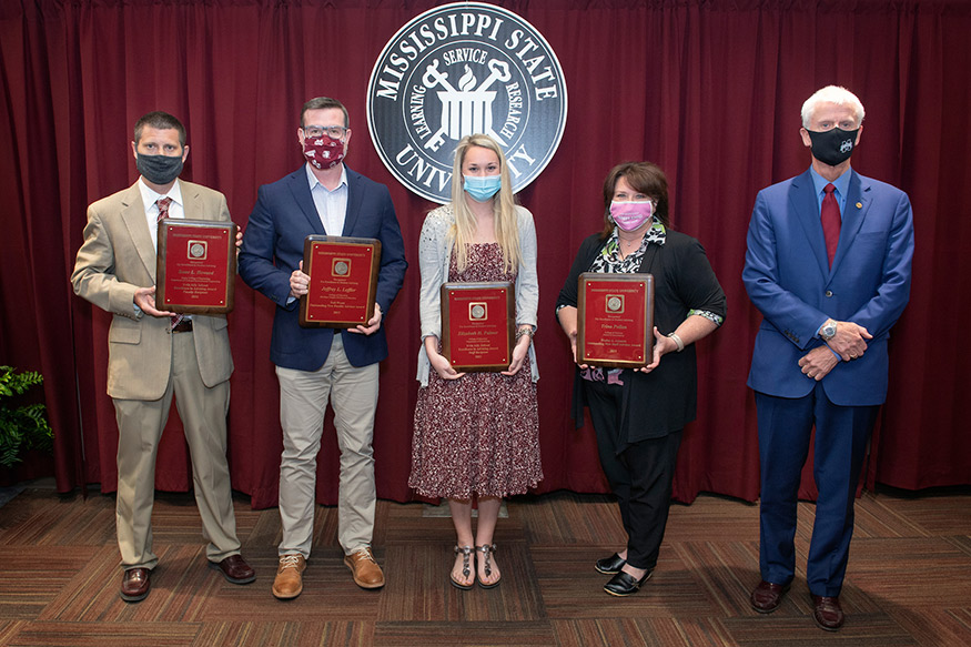 Faculty and staff receiving awards for excellence in student advising 