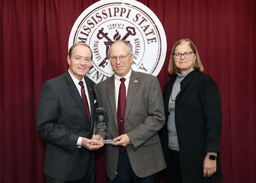 Moorhead Robert-Powe Research Excellence Award